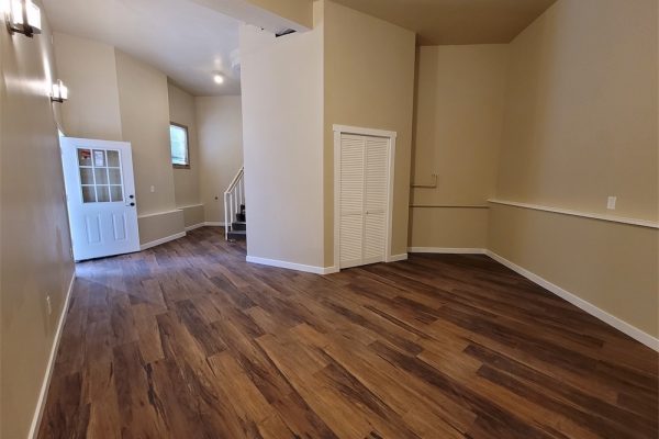 laminate hardwood-flooring in living room-1440x960