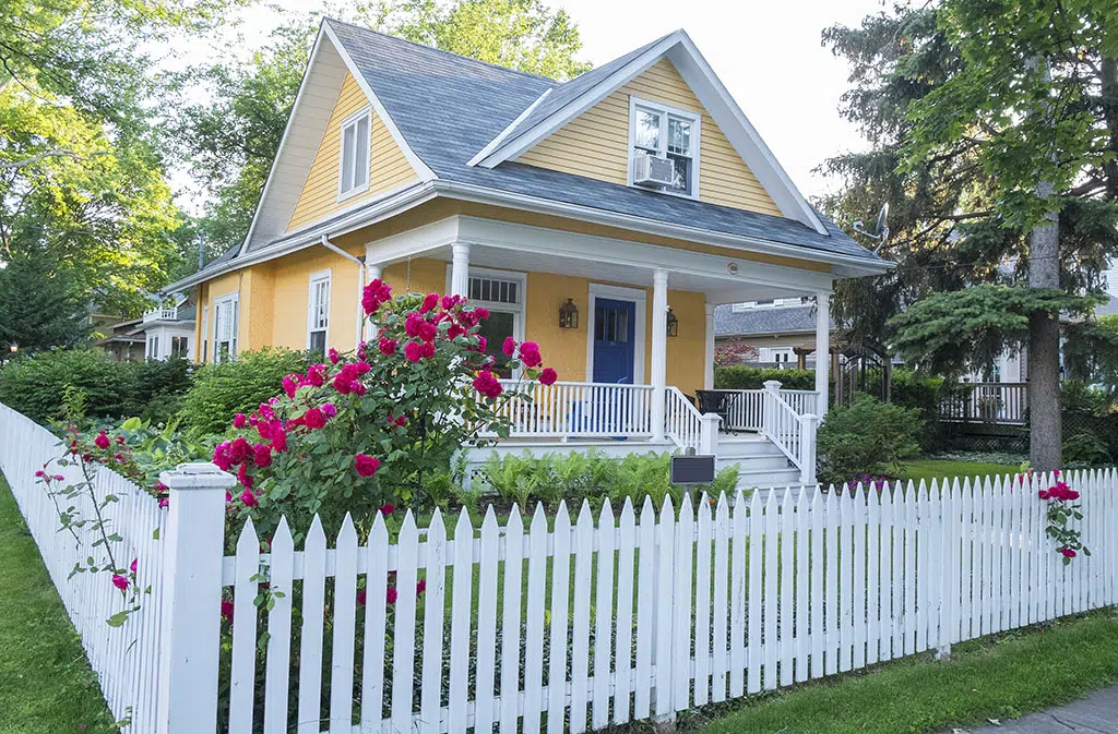 contemporary home construction fence